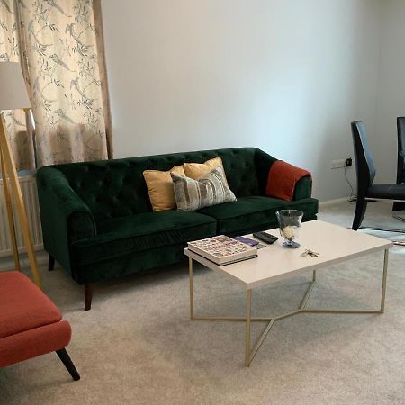2 Bedroom Apartment Near Southfields 런던 외부 사진