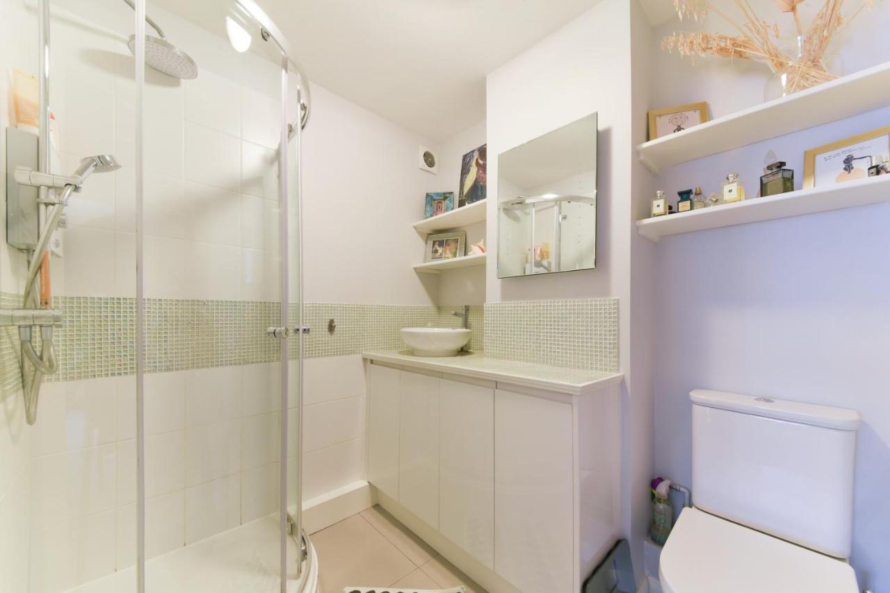 2 Bedroom Apartment Near Southfields 런던 외부 사진