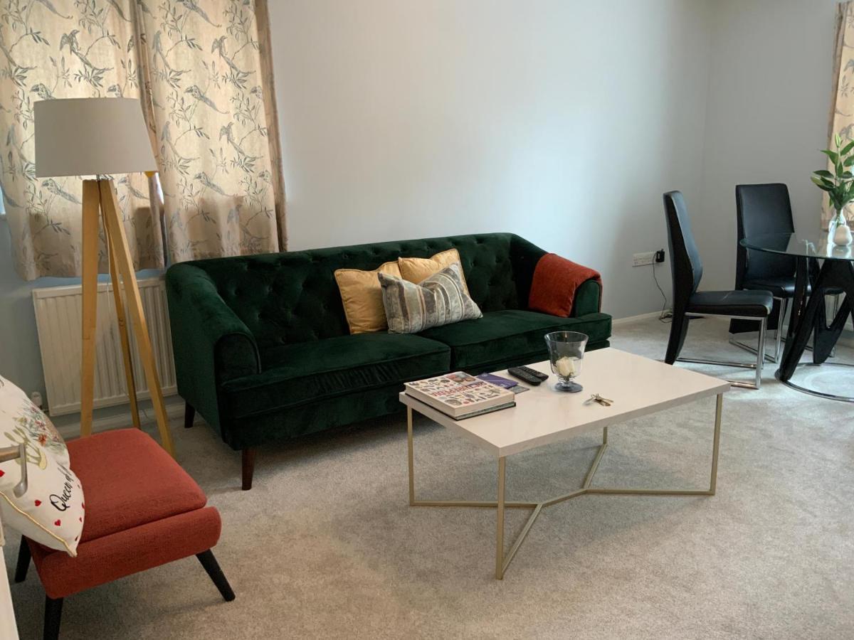 2 Bedroom Apartment Near Southfields 런던 외부 사진