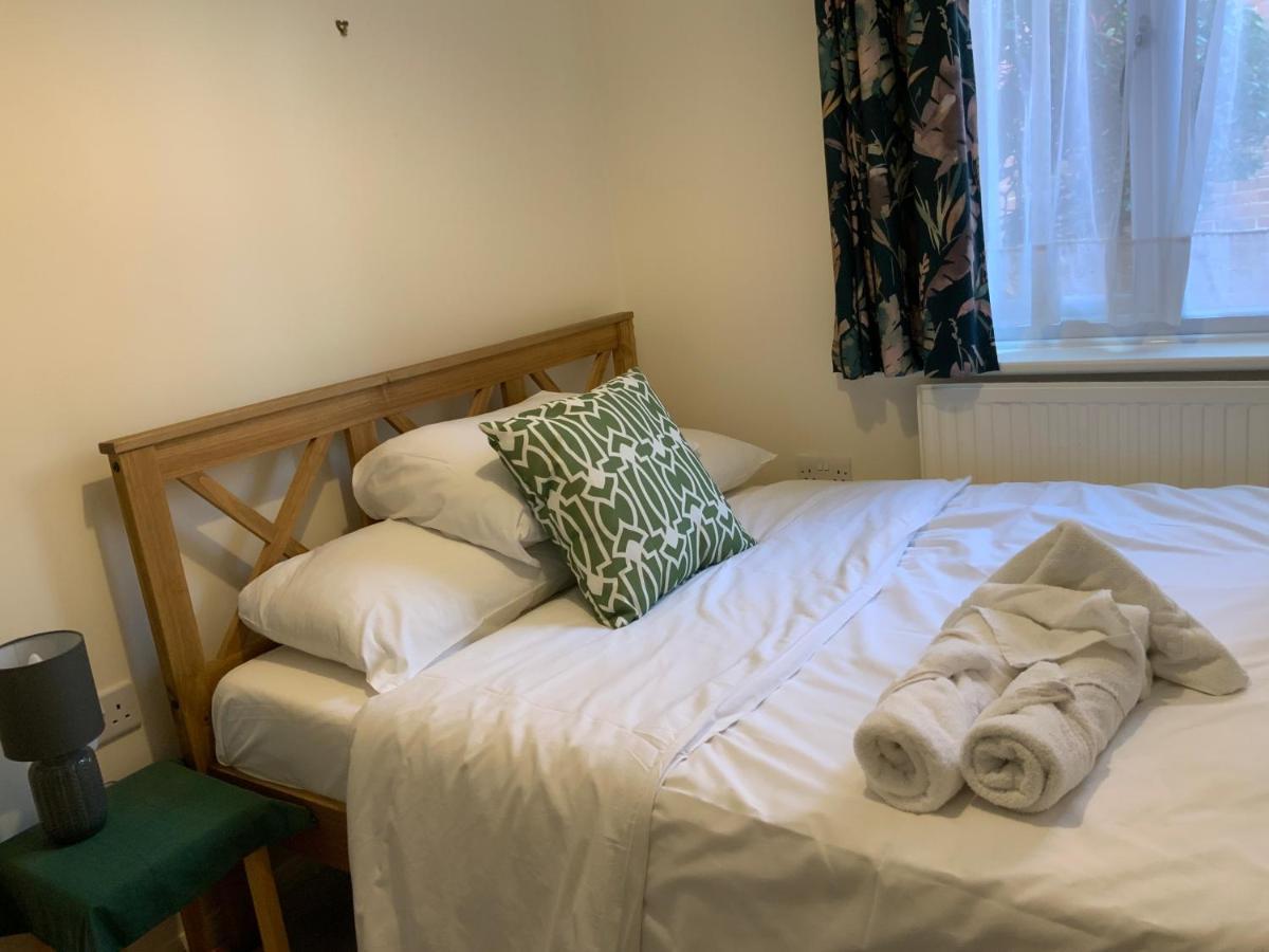 2 Bedroom Apartment Near Southfields 런던 외부 사진