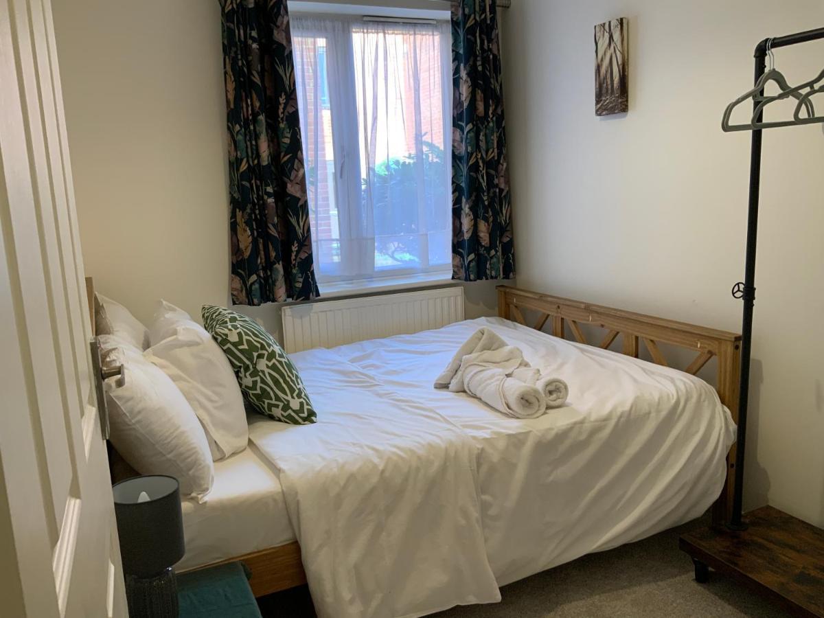2 Bedroom Apartment Near Southfields 런던 외부 사진