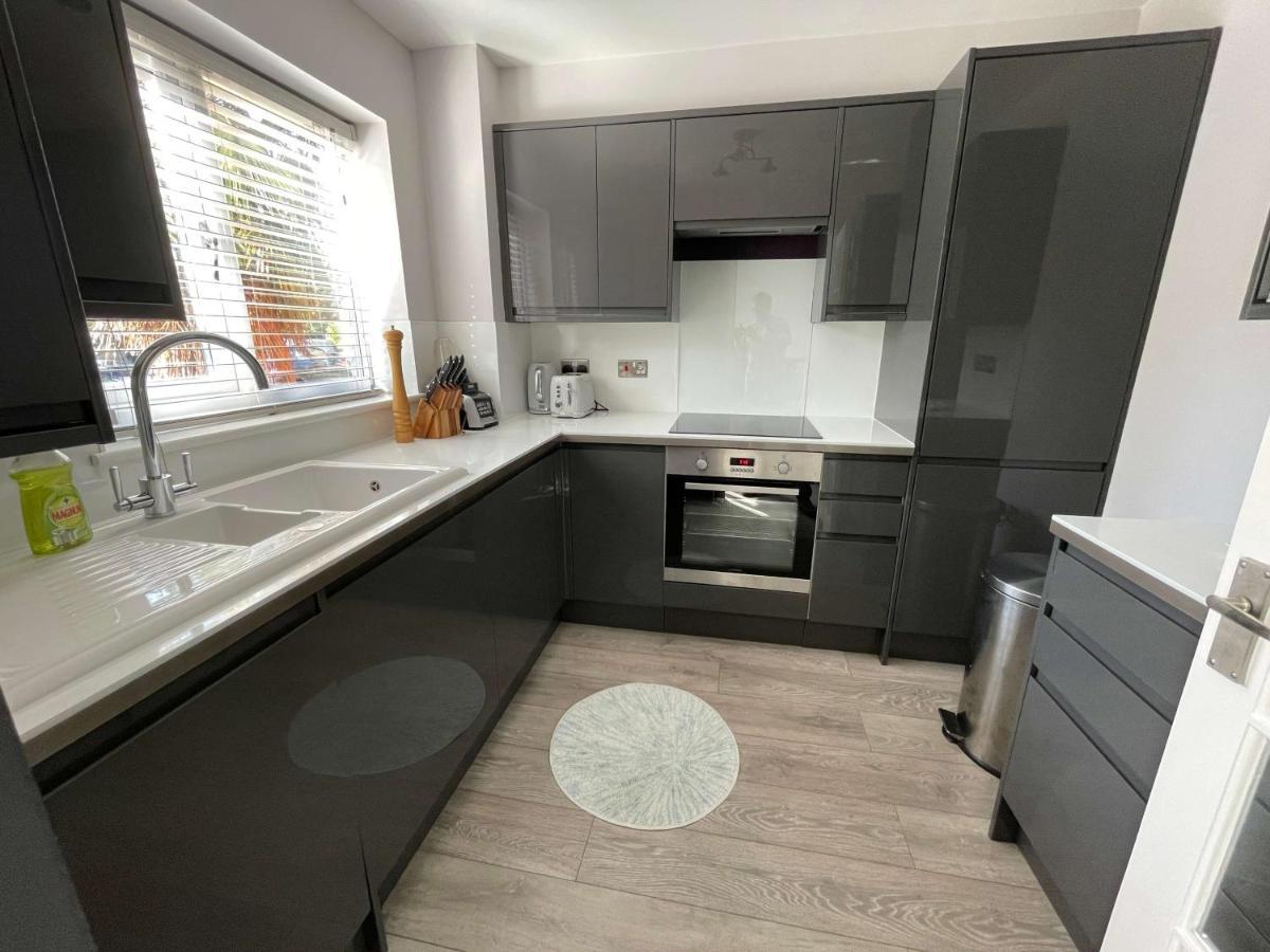 2 Bedroom Apartment Near Southfields 런던 외부 사진